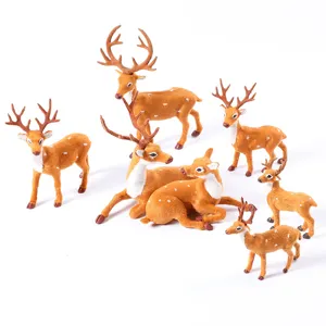 Lot de 7 figurines de rennes miniatures réalistes pour décoration de Noël et vitrine.