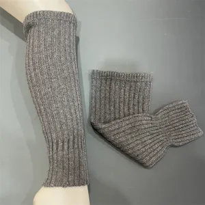 Scaldamuscoli in maglia a coste tinta unita, calze invernali calde in misto lana merino.