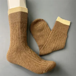 50% Merino wool mid-tube socks, comfortable knitted outdoor mountaineering socks detail.