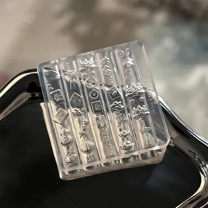 3D Silikon-Nagelform mit chinesischem Neujahrslöwentanz-Motiv für festliche Nageldesigns