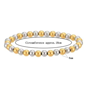 Detailansicht eines elastischen Perlenarmbands aus 6 mm Gold- und Silber-Edelstahl-Schmuck.