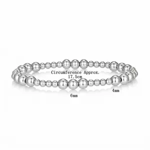 Detailansicht eines silbernen Edelstahl-Perlenarmbands mit 6 mm und 4 mm Perlen