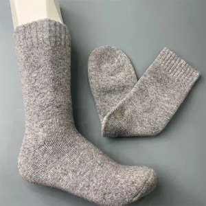 Detailansicht dicker Merinowollsocken, wärmende Frottee-Struktur, ideal für kalte Wintertage.