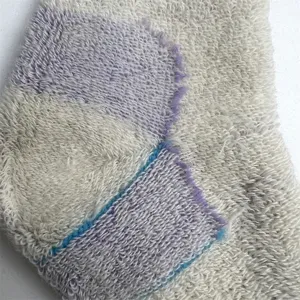 Nahaufnahme der Merino-Woll-Wandersocken mit weicher Frottee-Strickstruktur im Detail.