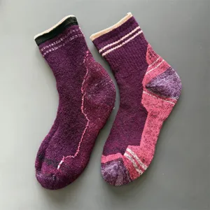 Thickened merino wool thermal outdoor sports ski socks, warm winter hiking wool blend socks.