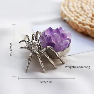 Détail de l'ornement d'araignée en améthyste unique avec pattes en métal et dimensions