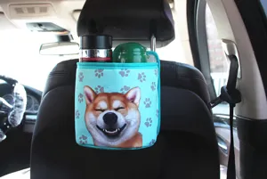 Vue détaillée d'une poubelle de voiture suspendue avec motif de Shiba Inu