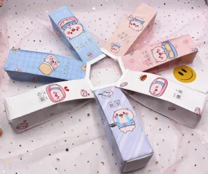 Estuches escolares con forma de cartón de leche y dibujos de cerditos adorables ahora