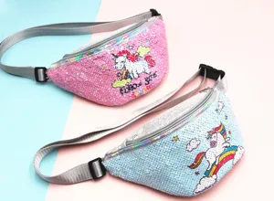 Vista detallada de las riñoneras de unicornio con lentejuelas para niñas con correas ajustables