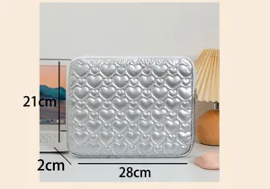 Funda plateada para tableta de 11 pulgadas con corazones, mide 28cm x 21cm x 2cm