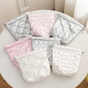 Bolsa de Almacenamiento con Cordón de Cuero PU Brillante Impermeable Acolchada Mariposa Corazón Neceser de Cosméticos Organizador de Maquillaje Portátil