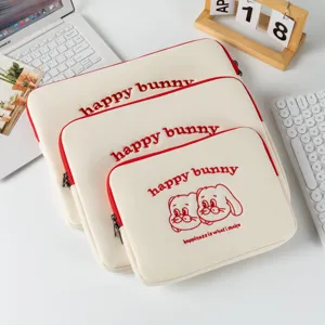 Trois tailles de housses d'ordinateur portable crème avec broderie lapin de dessin animé