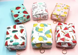Selección de neceseres impermeables con bonitos estampados de frutas de varios colores