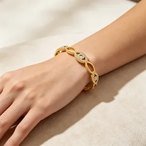 Gouden roestvrijstalen boze oog geometrische strass armband voor elegante dames dagelijks.
