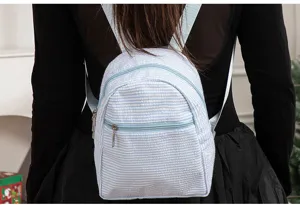 Mochila pequeña de rayas seersucker azul claro para mujer y estudiante estilo casual