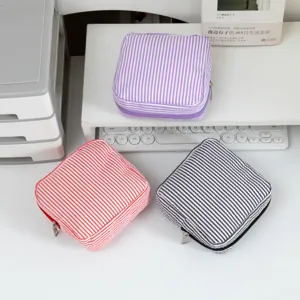 Bolsas de cosméticos a rayas de seersucker para viajes y organización personal diaria