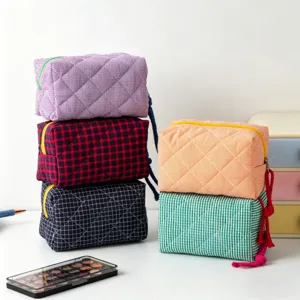 Neceser acolchado con estampado de cuadros de colores para almacenamiento de viaje