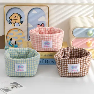 Lot de trois paniers de rangement en tissu à carreaux colorés pour l'organisation du dortoir