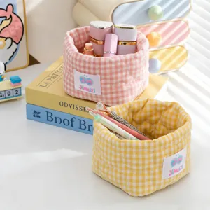 Lot de deux paniers de rangement en tissu à carreaux matelassés pour cosmétiques et stylos