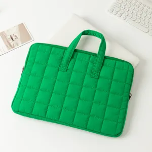 Custodia per laptop trapuntata verde per MacBook 14 pollici con manico