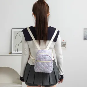 Mochila acolchada de cuadros lavanda con lazos bordados para chica