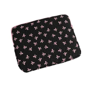Stilvolle gesteppte schwarze Laptop-Hülle mit süßem rosa Schleifenmuster für iPads und Laptops