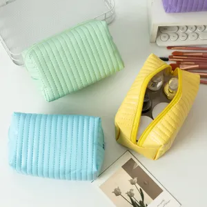 Detailweergave van macaron PU make-up tassen met ruime opbergcapaciteit binnenin