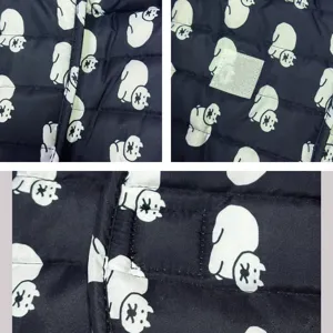 Detalle de primer plano de tela acolchada y patrón de gato blanco en funda de portátil