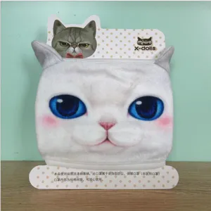Detailansicht der 3D-Katzenmaske aus Baumwolle mit realistischen blauen Augen und Ohren