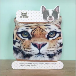 Detailansicht der 3D-Baumwollmaske mit Tigerprint und Verpackungskarte