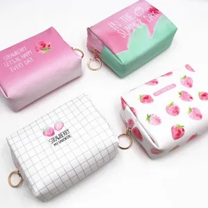 Juego de cuatro bolsos de maquillaje de fresa impermeables con cremalleras de anillo oro