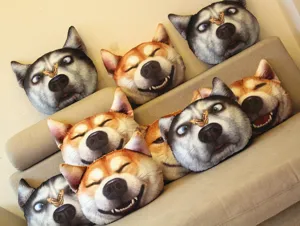 Cojines de peluche creativos en 3D con cabeza de perro Husky y Shiba Inu en un sofá