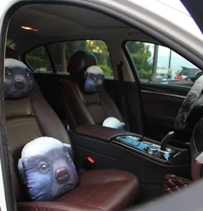 Vista detallada del juego de reposacabezas y cojín para el cuello del coche tejón 3D