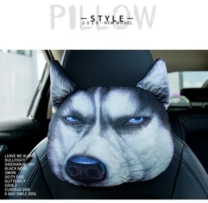 Detalle macro del reposacabezas 3D Husky para coche con textura de felpa y ojos azules