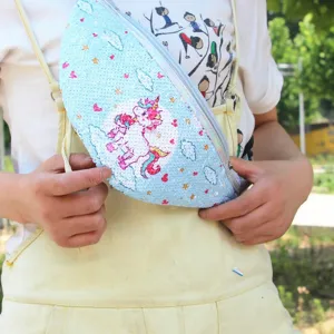 Riñonera de unicornio con lentejuelas para niñas con diseño lindo y correa ajustable.