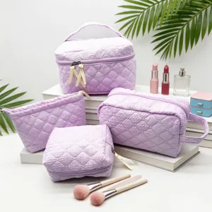 Elegante set de bolsas de cosméticos acolchadas color lavanda para viaje y almacenamiento