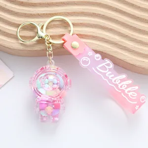 Gedetailleerde macroweergave van roze acryl astronaut sleutelhanger met Bubble band
