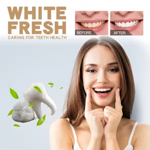 Detail de dentifrice blanchissant montrant haleine fraiche et resultats de sourire eclatant.
