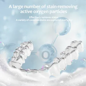 Mousse nettoyante pour aligneur dentaire, anti-taches active et hygiène buccale quotidienne.
