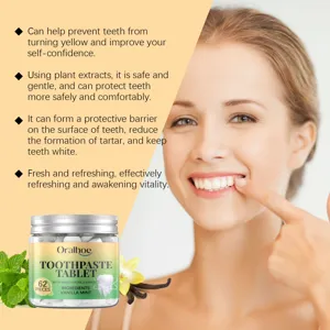 Vue détaillée de comprimés de dentifrice menthe vanille aux extraits végétaux naturels.