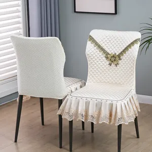 Housse de chaise de salle à manger matelassée beige élégante avec jupe en dentelle brodée