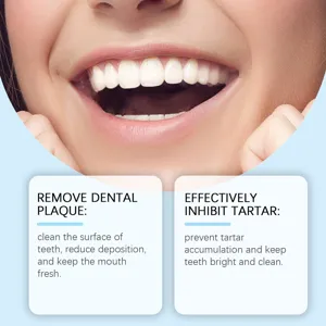 Vue détaillée montrant des dents blanches et l'effet d'élimination de la plaque.