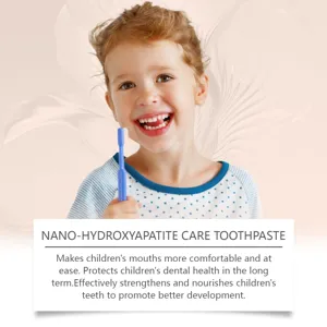Vue détaillée de soins bucco-dentaires pour enfants avec dentifrice doux pour l'hygiène.