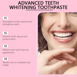 Vue détaillée des points forts du dentifrice blanchissant avec des dents propres et souriantes.
