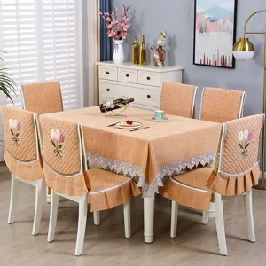 Set di tovaglia da pranzo e coprisedie con ricamo di tulipani ed elegante bordo in pizzo.