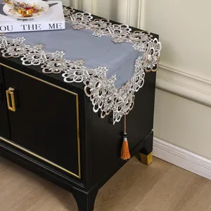 Runner da tavola in pizzo stile europeo copripolvere per mobile TV credenza ricamo floreale