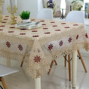Elegante mantel de encaje con flores rojas bordadas, hermosa cubierta de mesa vintage.