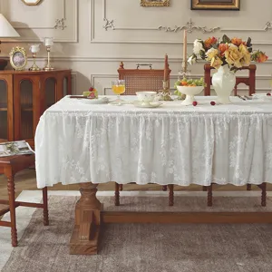 Elegante tovaglia da tavola in pizzo bianco in stile francese per sala da pranzo.