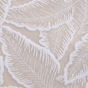 Detalle textura mantel de encaje blanco primer plano, elegante bordado estilo frances.