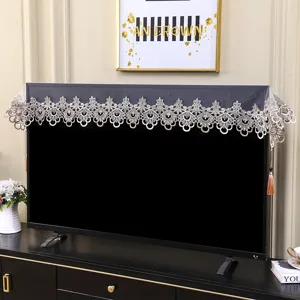 Elegante copertura antipolvere per TV in pizzo nero con nappine pendenti per la casa.